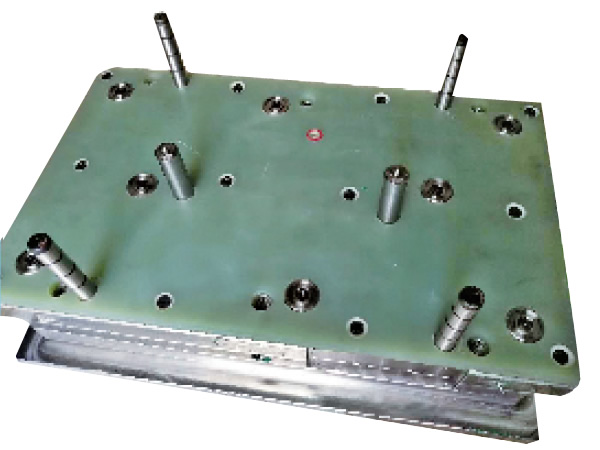 Liquid silicone (LSR) cold runner